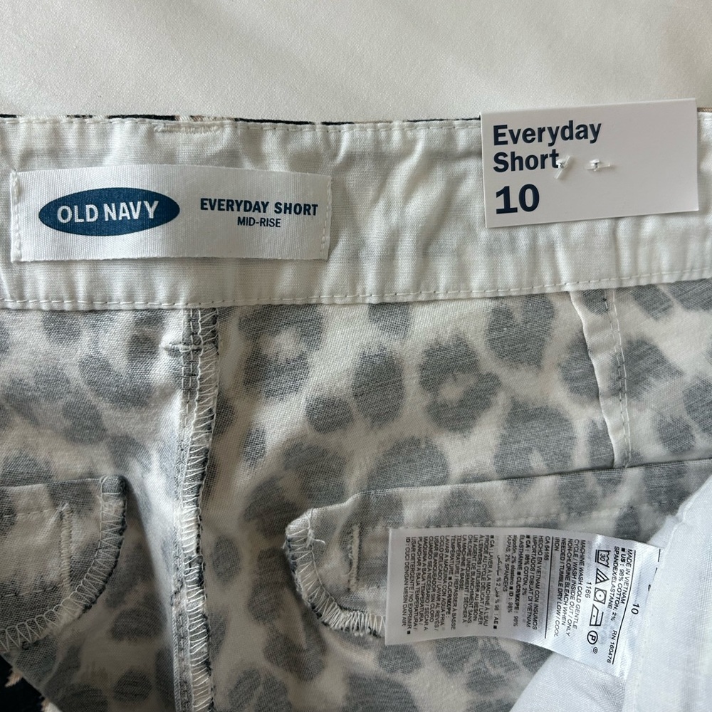 NWT Old Navy leopard Everyday Shorts. Size 10. Midrise. 3.5 inch inseam. NEW! - Picture 5 of 11